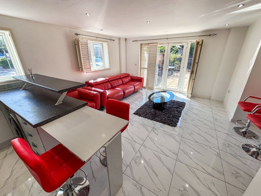 Flat Branagh Court in Reading