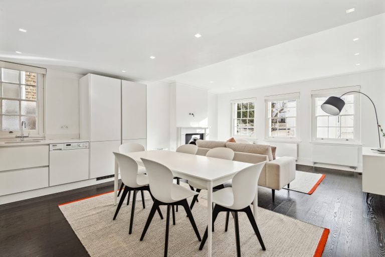 Flat Holland Park Avenue in Greater London