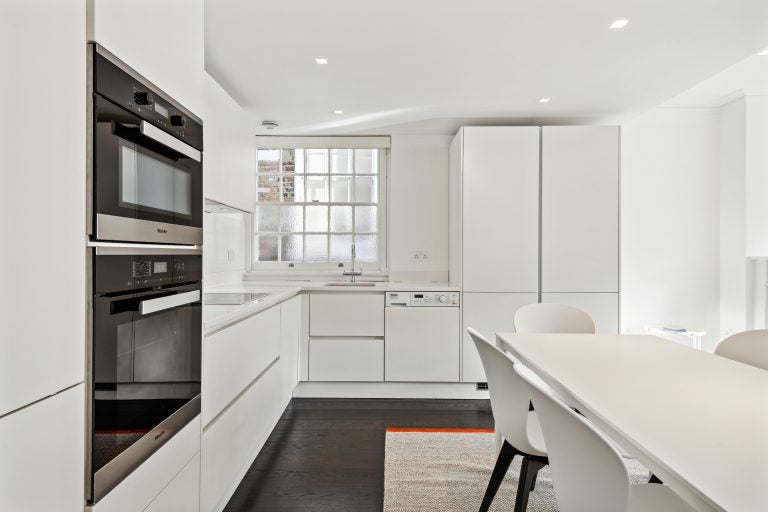 Flat Holland Park Avenue in Greater London