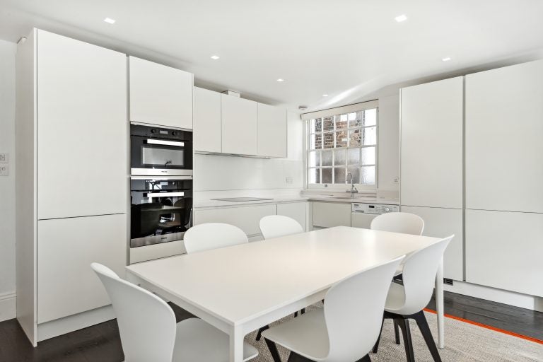 Flat Holland Park Avenue in Greater London