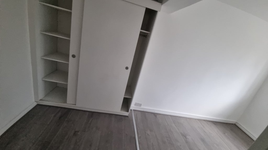 Flat Clewer Crescent in Greater London