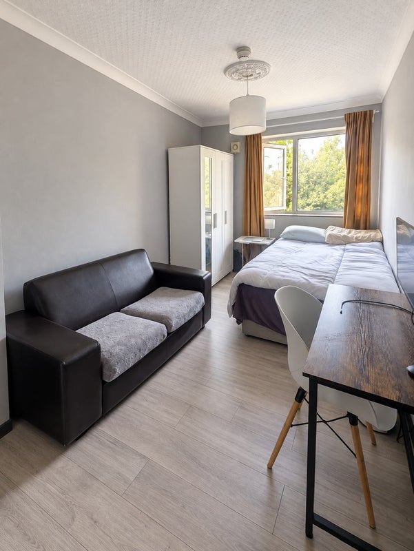 Room Denmark Hill in Greater London