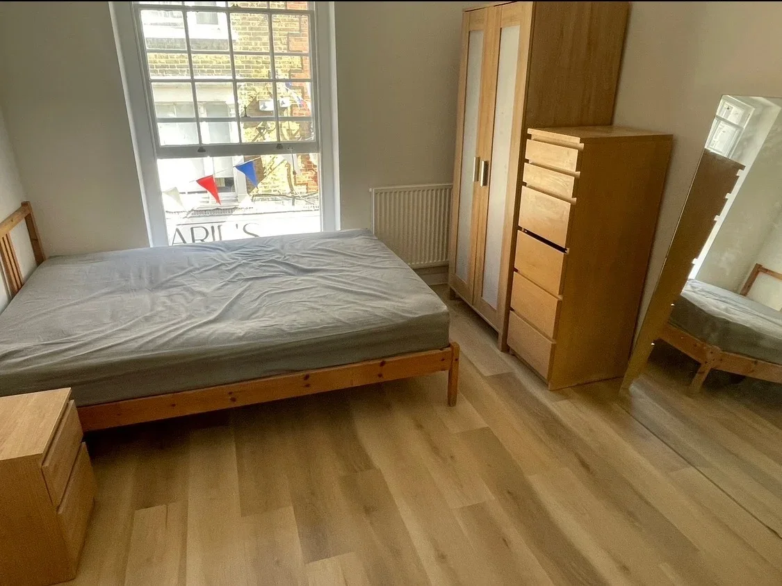 Room High Street in Gravesham