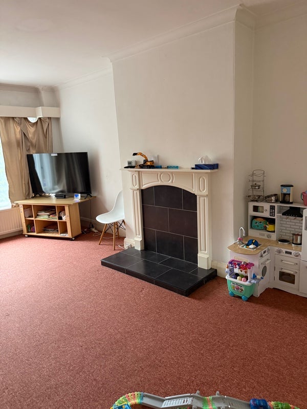 Flat Nethergreen Road in Sheffield