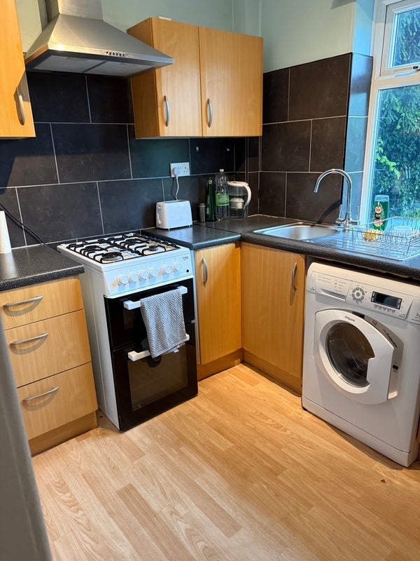 Flat Nethergreen Road in Sheffield