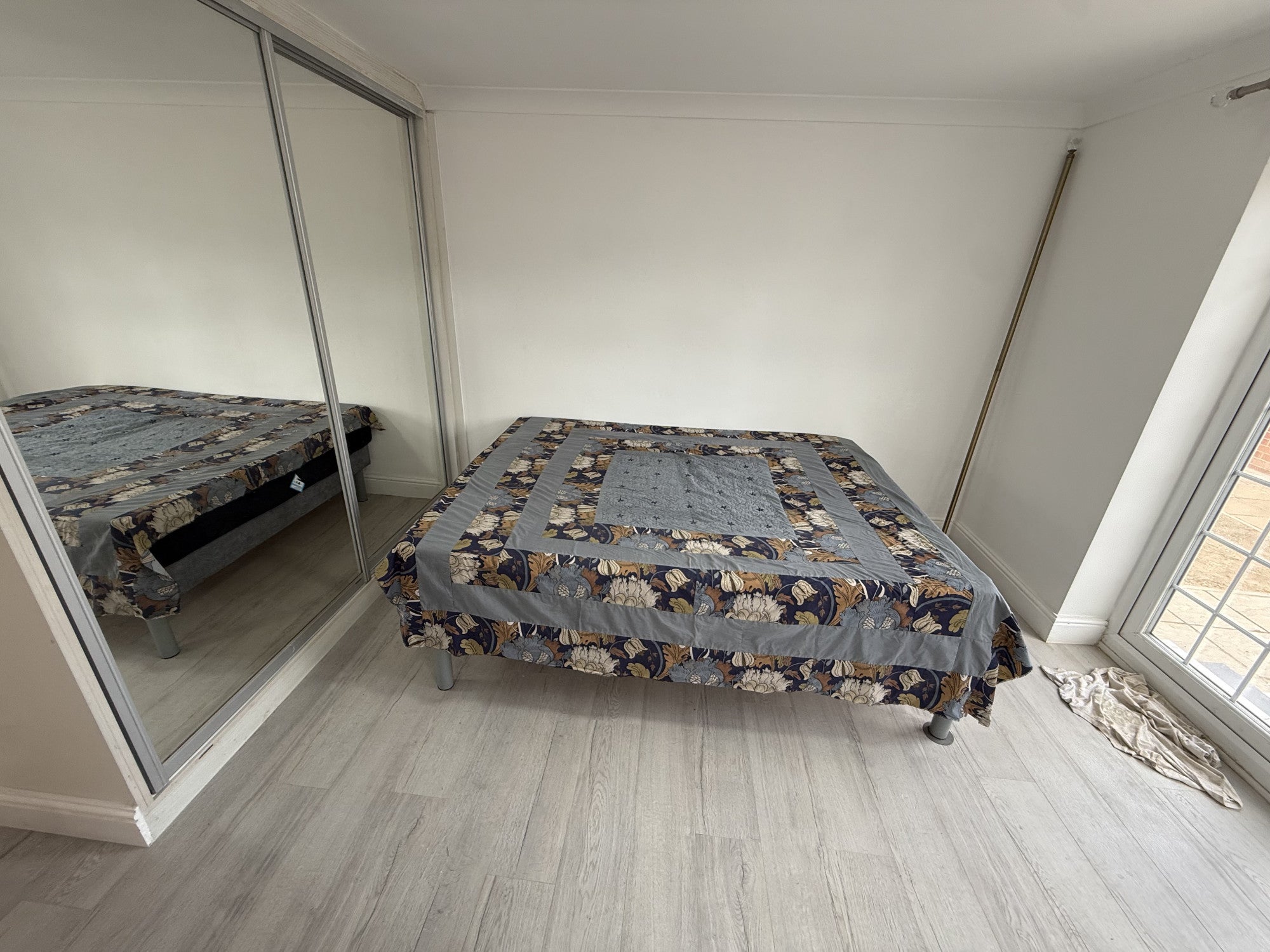 Flat Oakington Avenue in Greater London