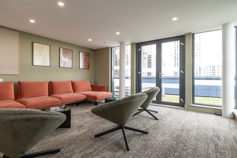 Room Portal Way in Greater London