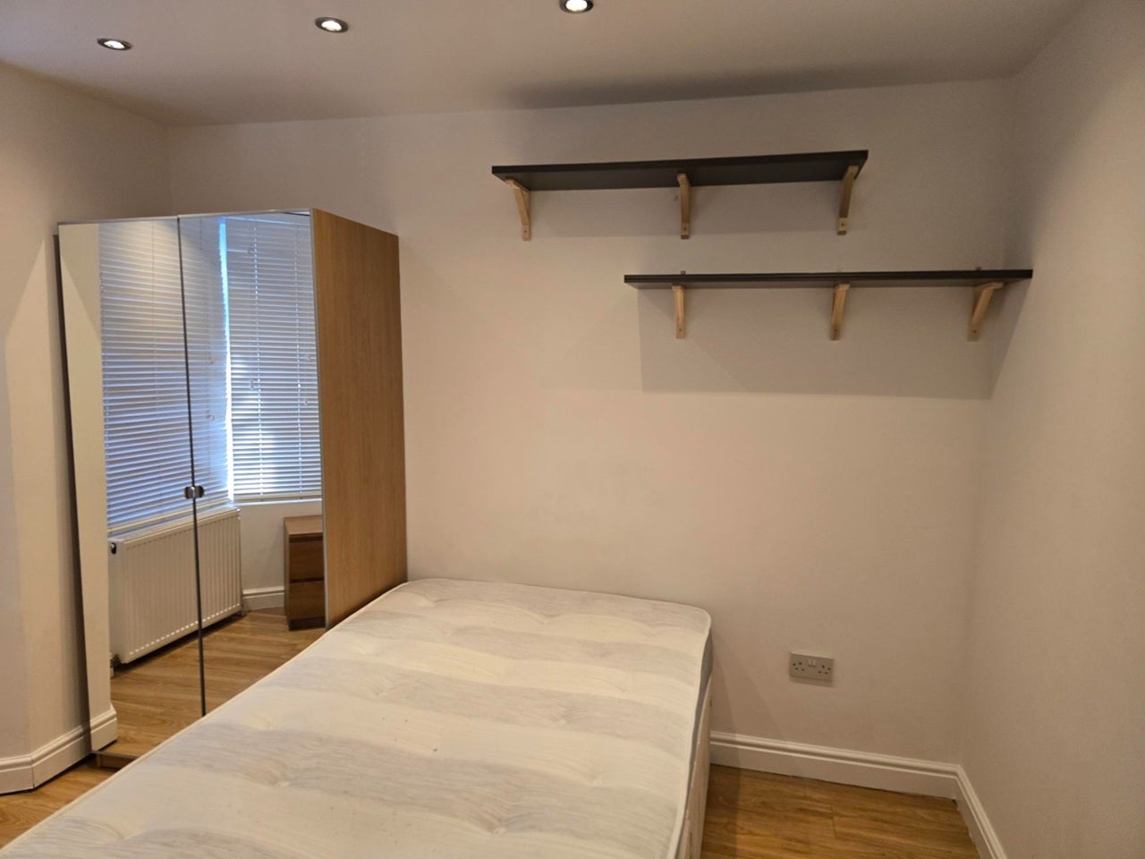 Room Shakespeare Road in Greater London