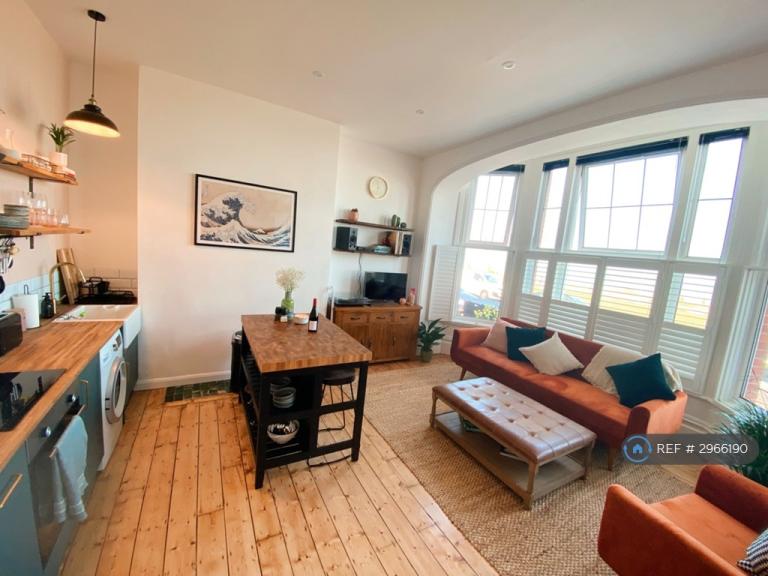 Flat Lewis Crescent in Thanet