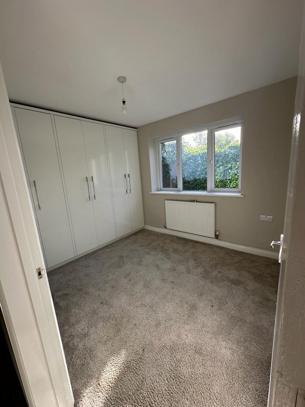 Room Central Avenue in Oadby and Wigston