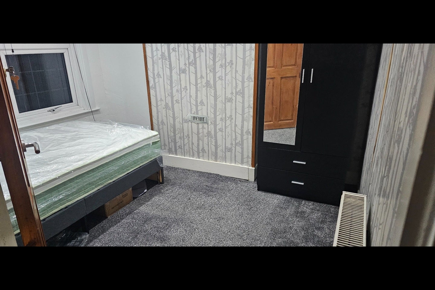 Room Maximfeldt Road in Greater London