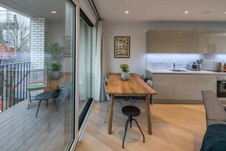 Flat Sayer Street in Greater London