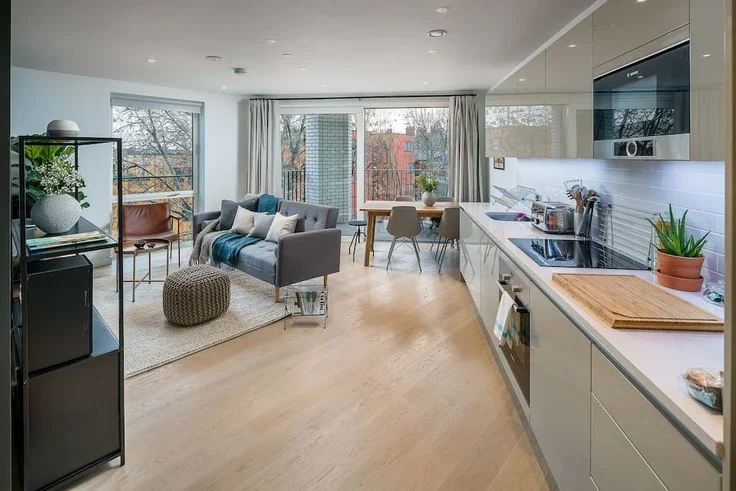 Flat Sayer Street in Greater London