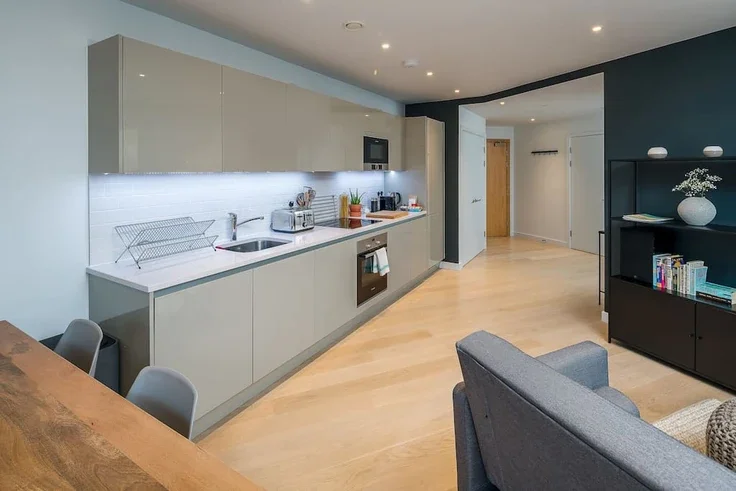 Flat Sayer Street in Greater London