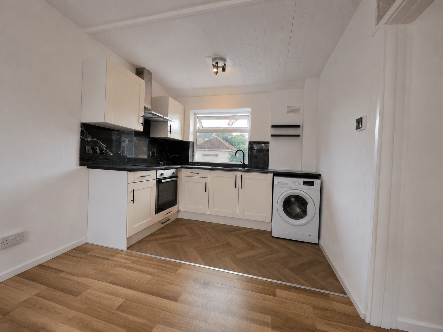 Flat Belgrave Road in Coventry
