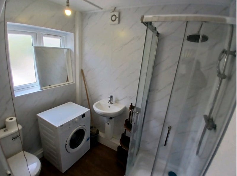 Room Kimberley Road in Greater London