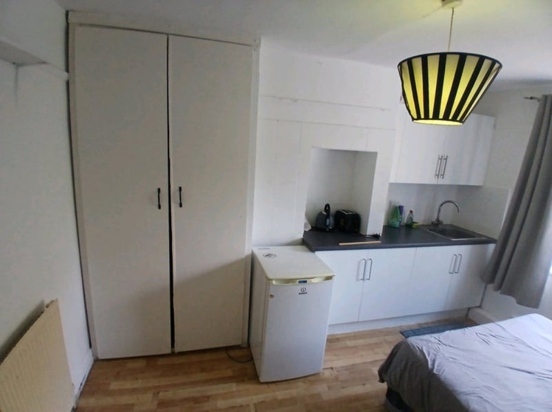 Room Kimberley Road in Greater London