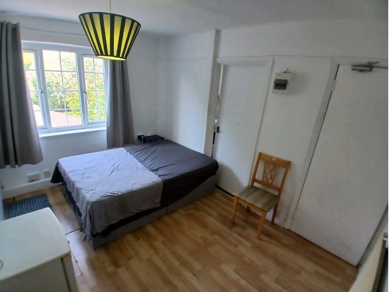Room Kimberley Road in Greater London