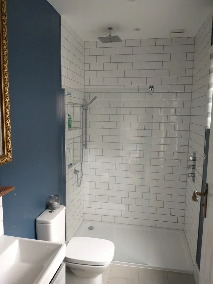 Room Lynwood Road in Reigate and Banstead