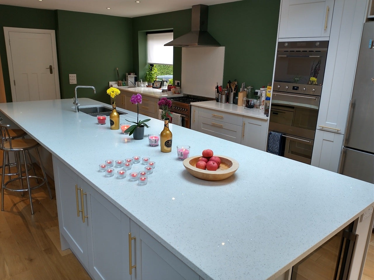 Room Lynwood Road in Reigate and Banstead