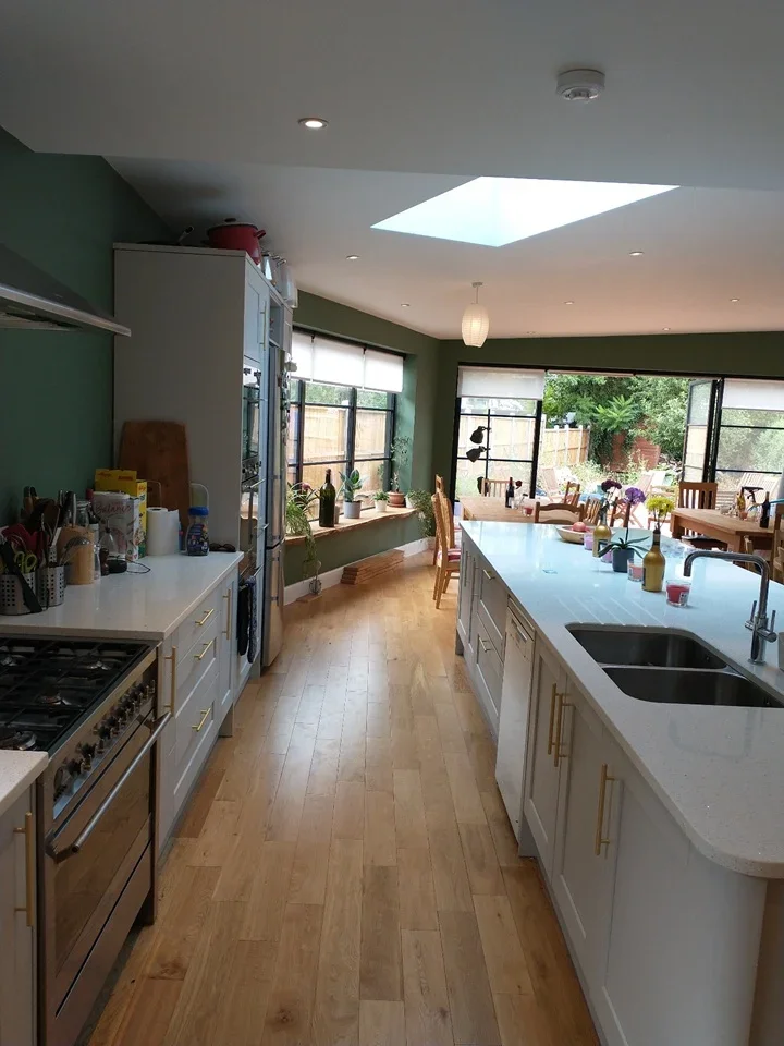 Room Lynwood Road in Reigate and Banstead