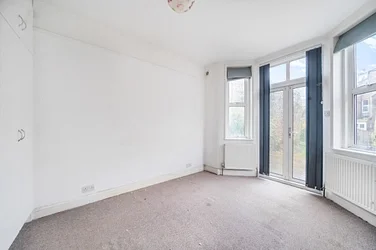 Flat Greenham Road in Greater London