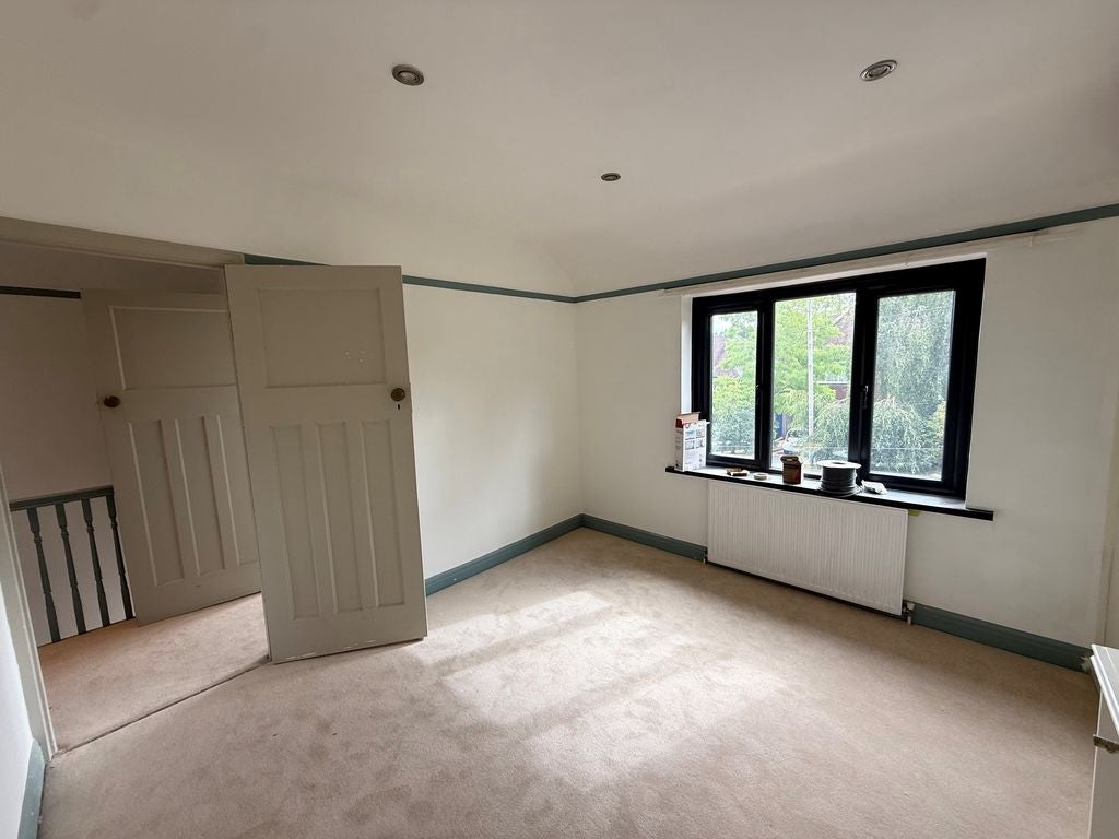House Tillingdown Hill in Caterham