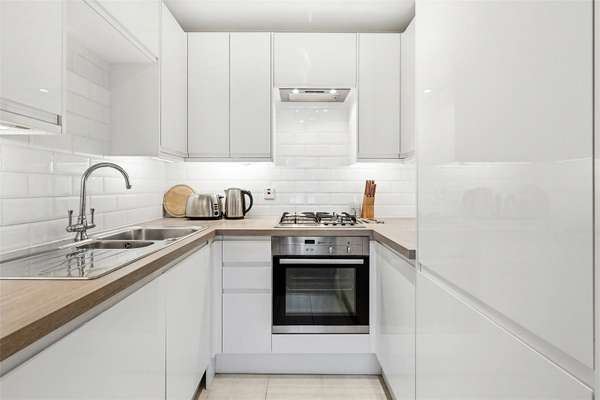 Flat Evelyn Gardens in Greater London