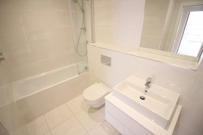 Flat Merry Hill Road in Hertsmere