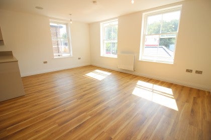Flat Merry Hill Road in Hertsmere