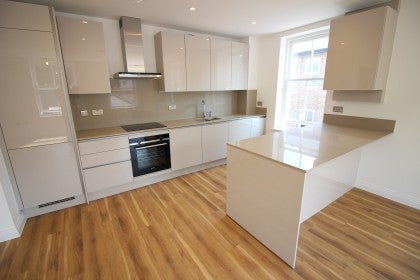 Flat Merry Hill Road in Hertsmere