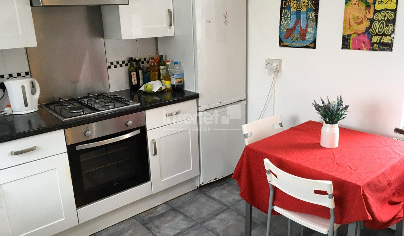 Flat Coburn Street in Cardiff