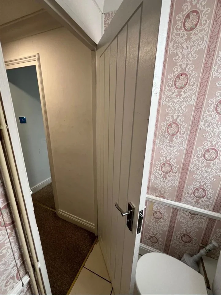 Room Barberry Close in London