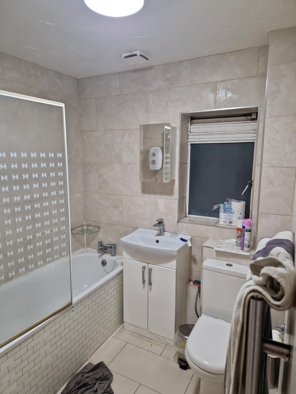 Room Bourneside Crescent in Greater London