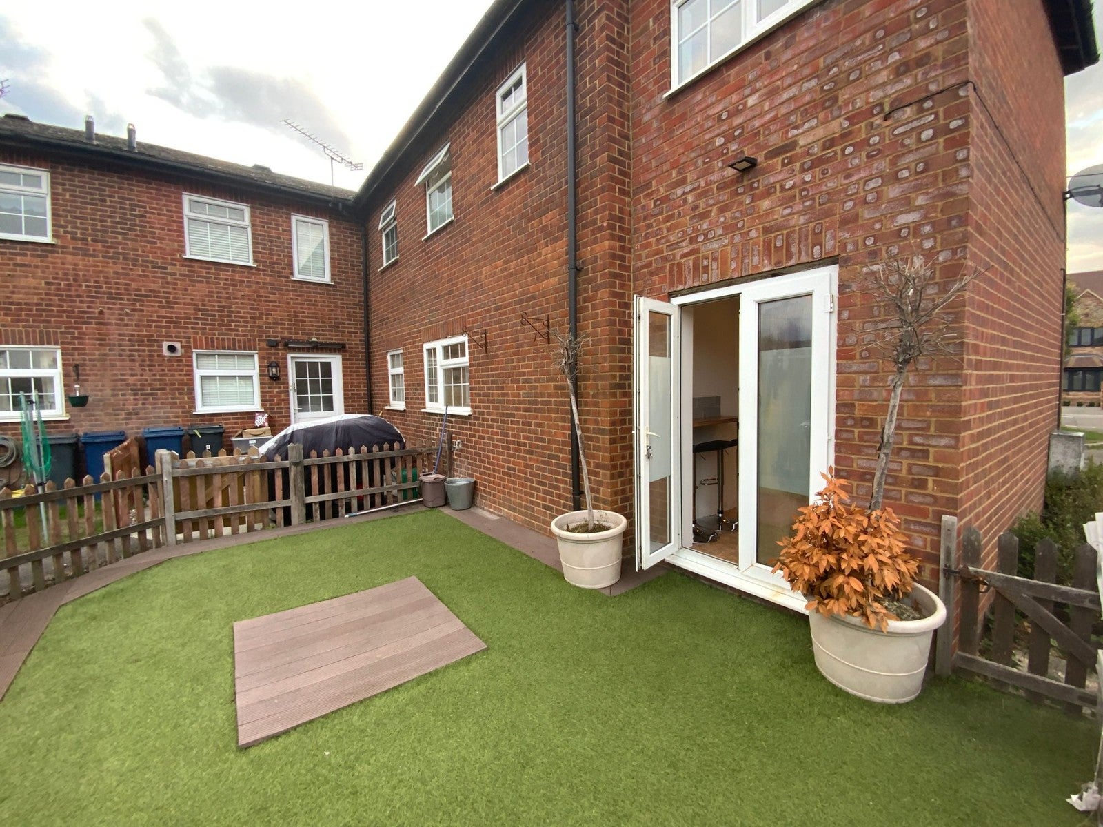 House Pond Approach in Little Missenden