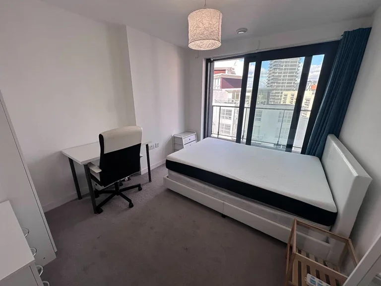 Flat Yabsley Street in Greater London