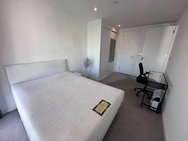 Flat Yabsley Street in Greater London