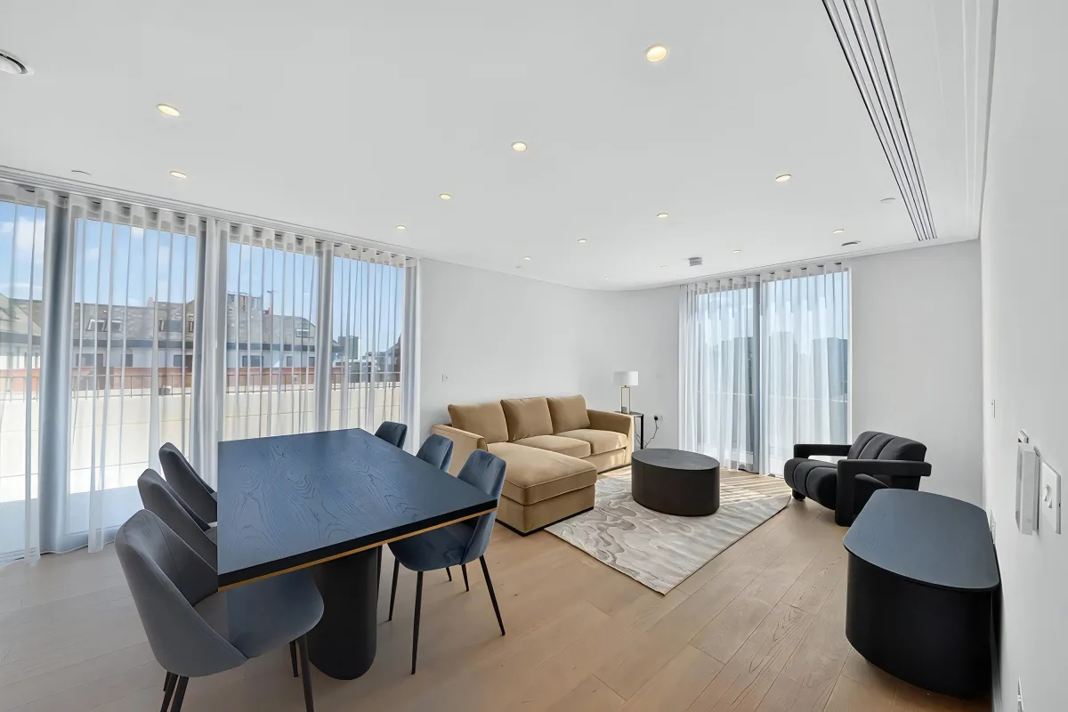 Flat Barclay Road in Greater London