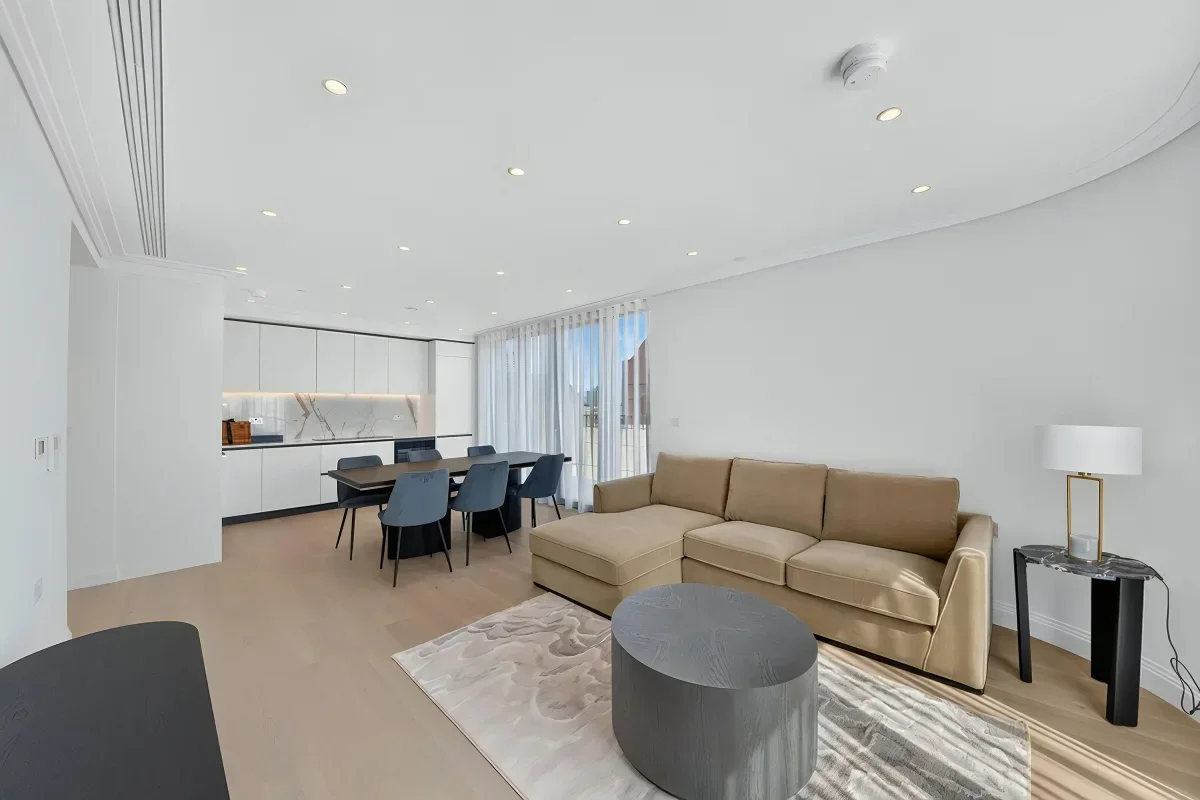 Flat Barclay Road in Greater London
