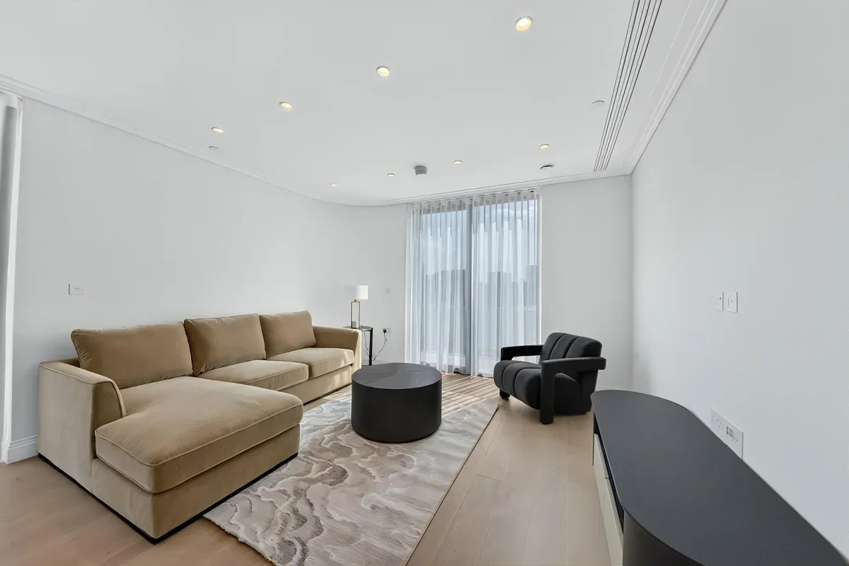 Flat Barclay Road in Greater London