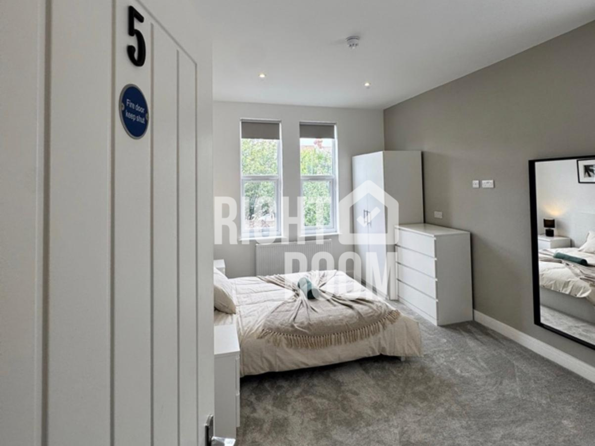Room North End Avenue in Portsmouth
