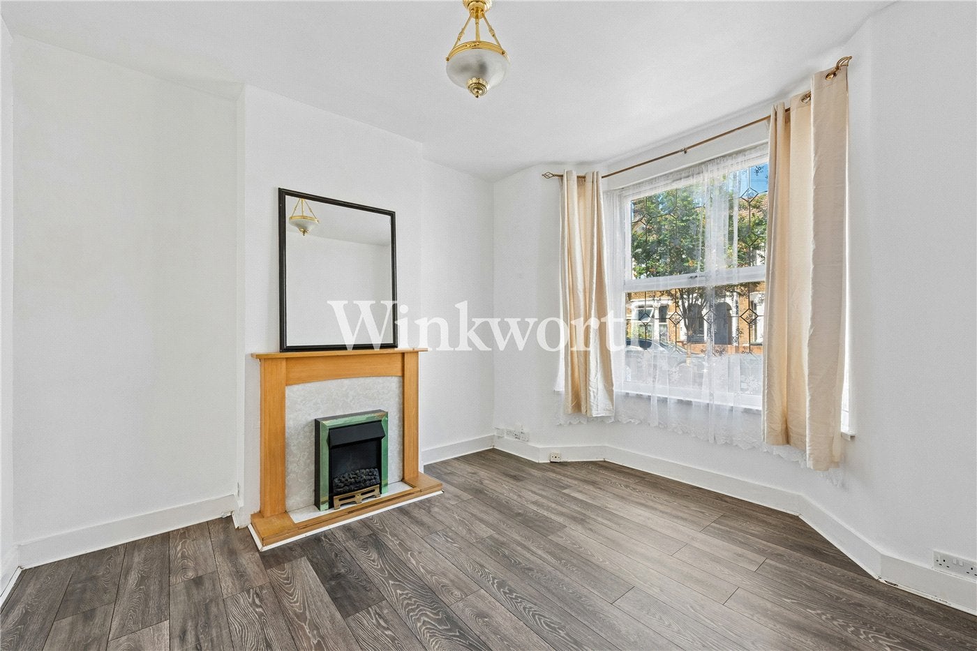 House Asplins Road in Greater London