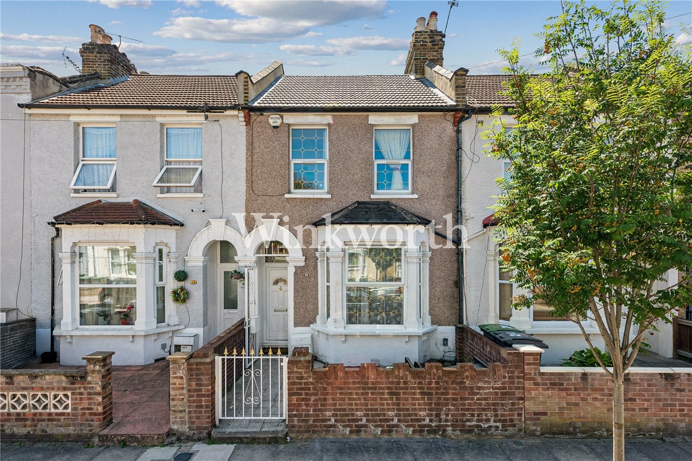 House Asplins Road in Greater London