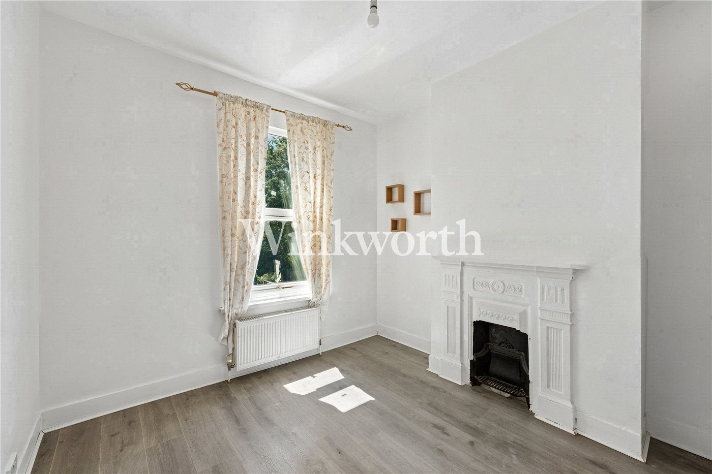 House Asplins Road in Greater London