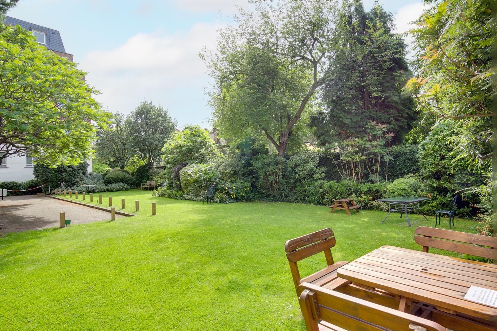 Flat Heathfield Terrace in London
