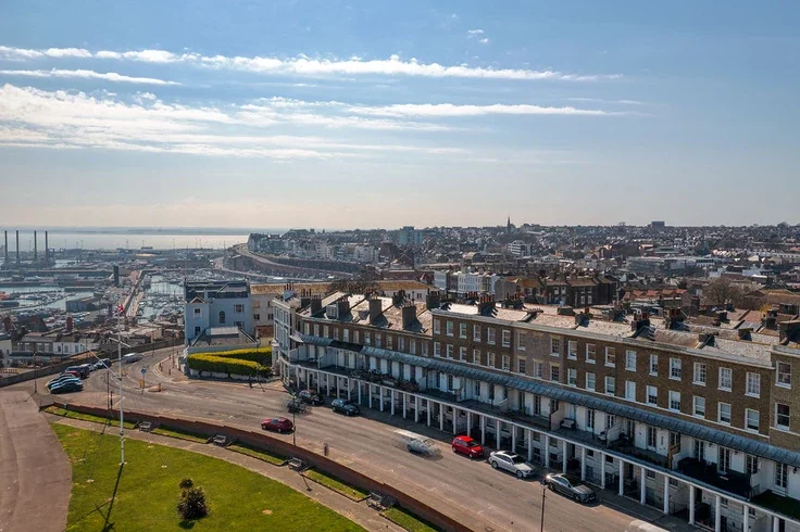 Flat Wellington Crescent in Thanet