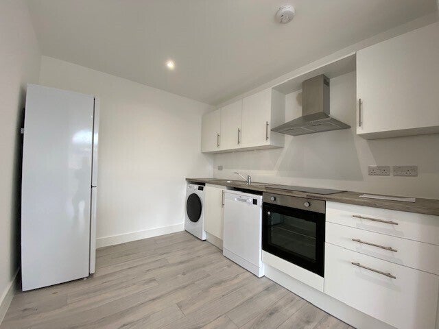 Flat Gatehouse Way in Aylesbury