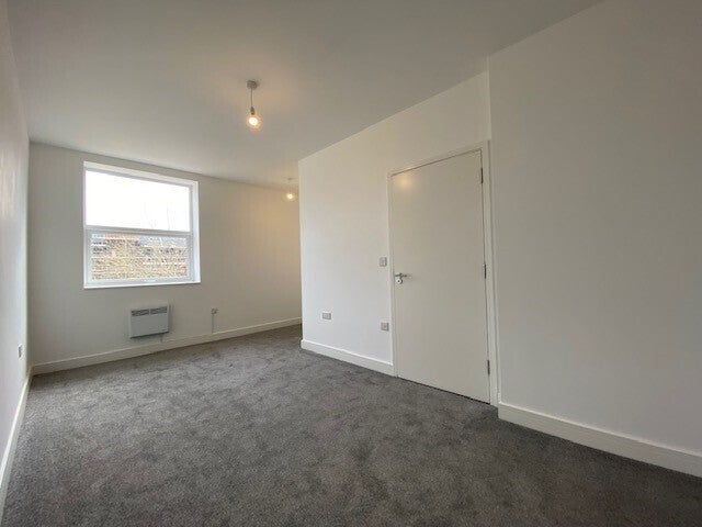 Flat Gatehouse Way in Aylesbury