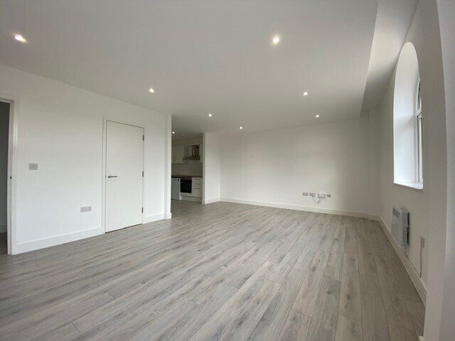 Flat Gatehouse Way in Aylesbury