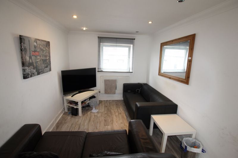 Flat Moira Place in Cardiff